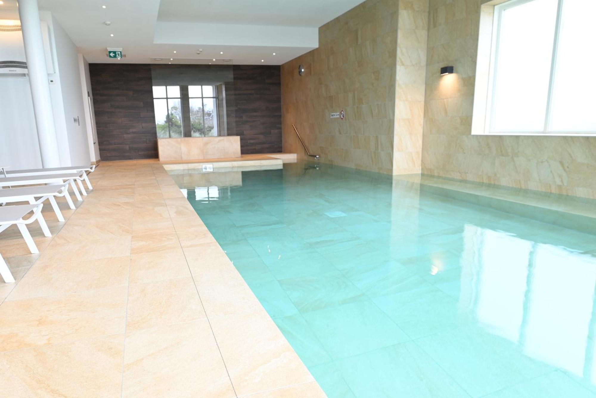 Appartement Bardot, Luxury With Swimming Pool And Sauna Near The In Badhuis