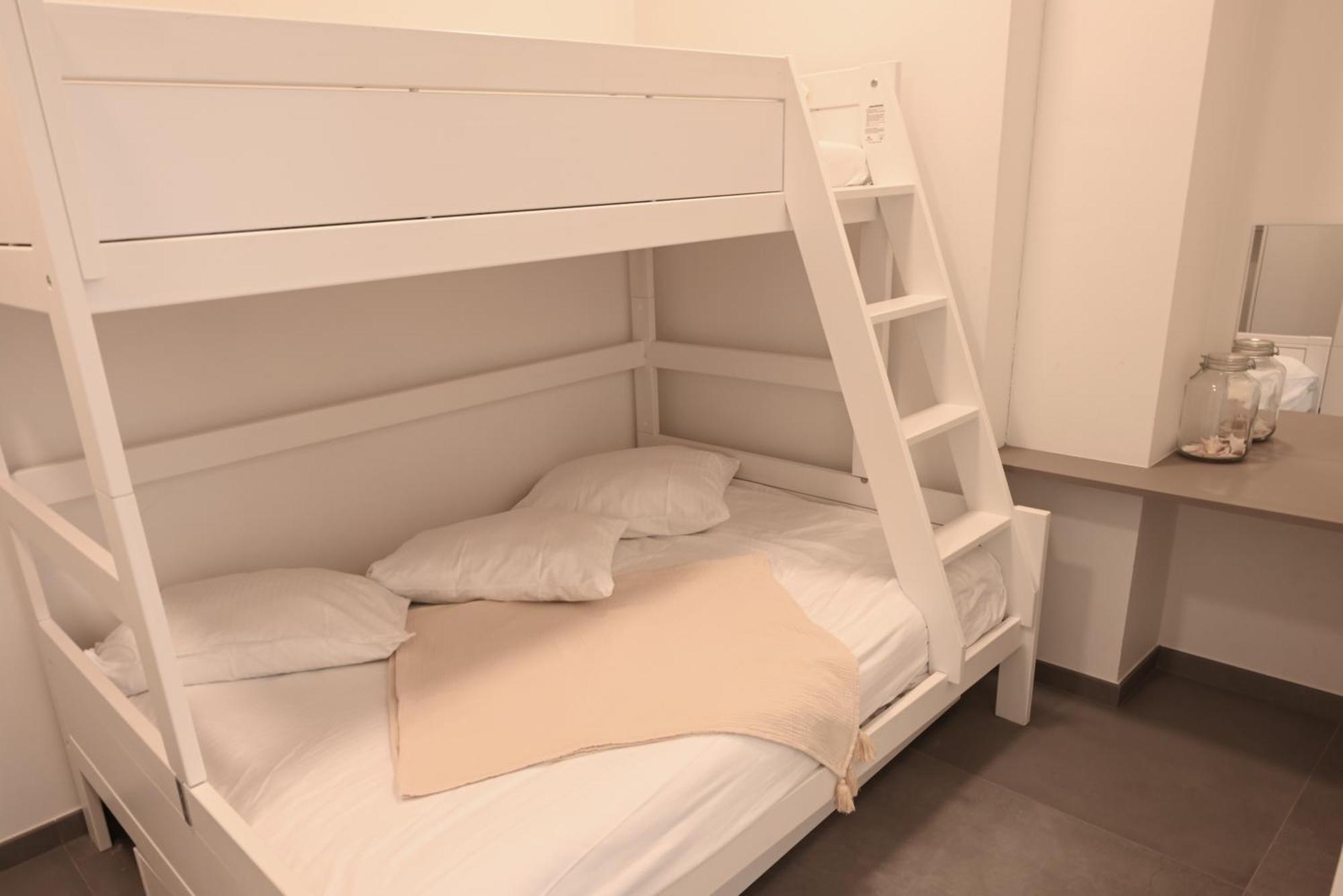 Appartement Bardot, Luxury With Swimming Pool And Sauna Near The In Badhuis