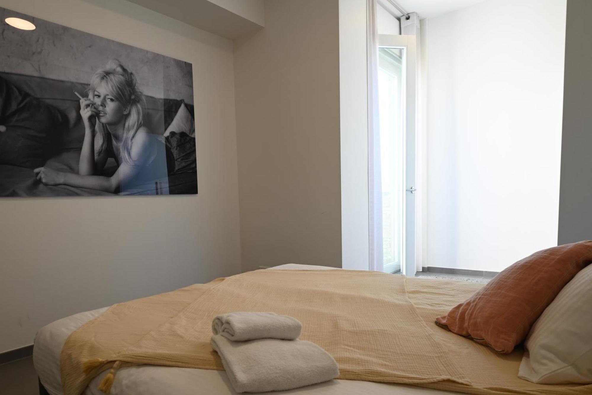 Bardot, Luxury With Swimming Pool And Sauna Near The In Badhuis