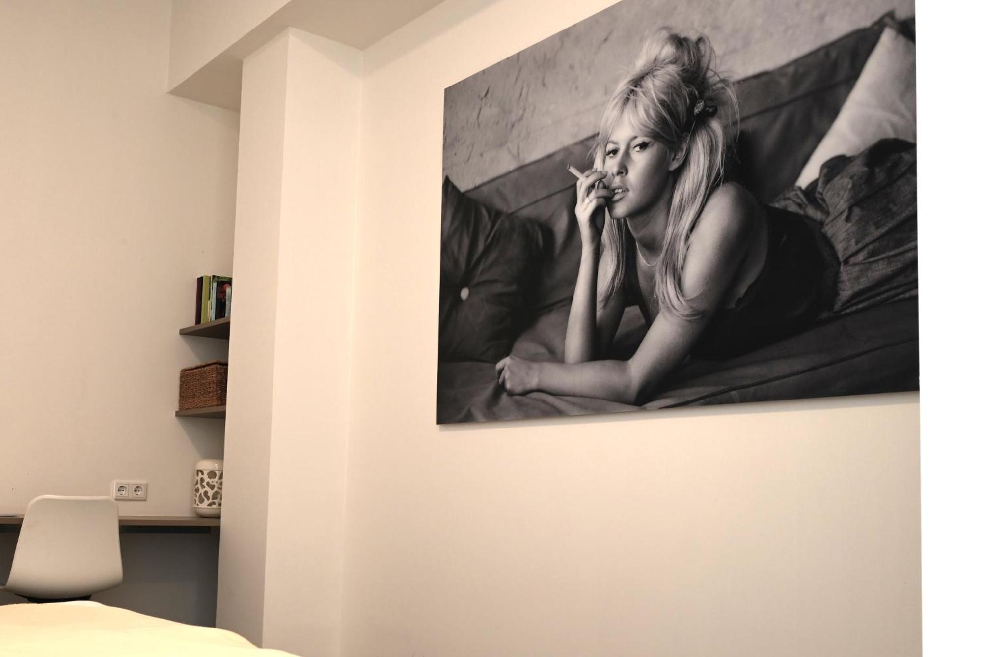 Bardot, Luxury With Swimming Pool And Sauna Near The In Badhuis Appartement