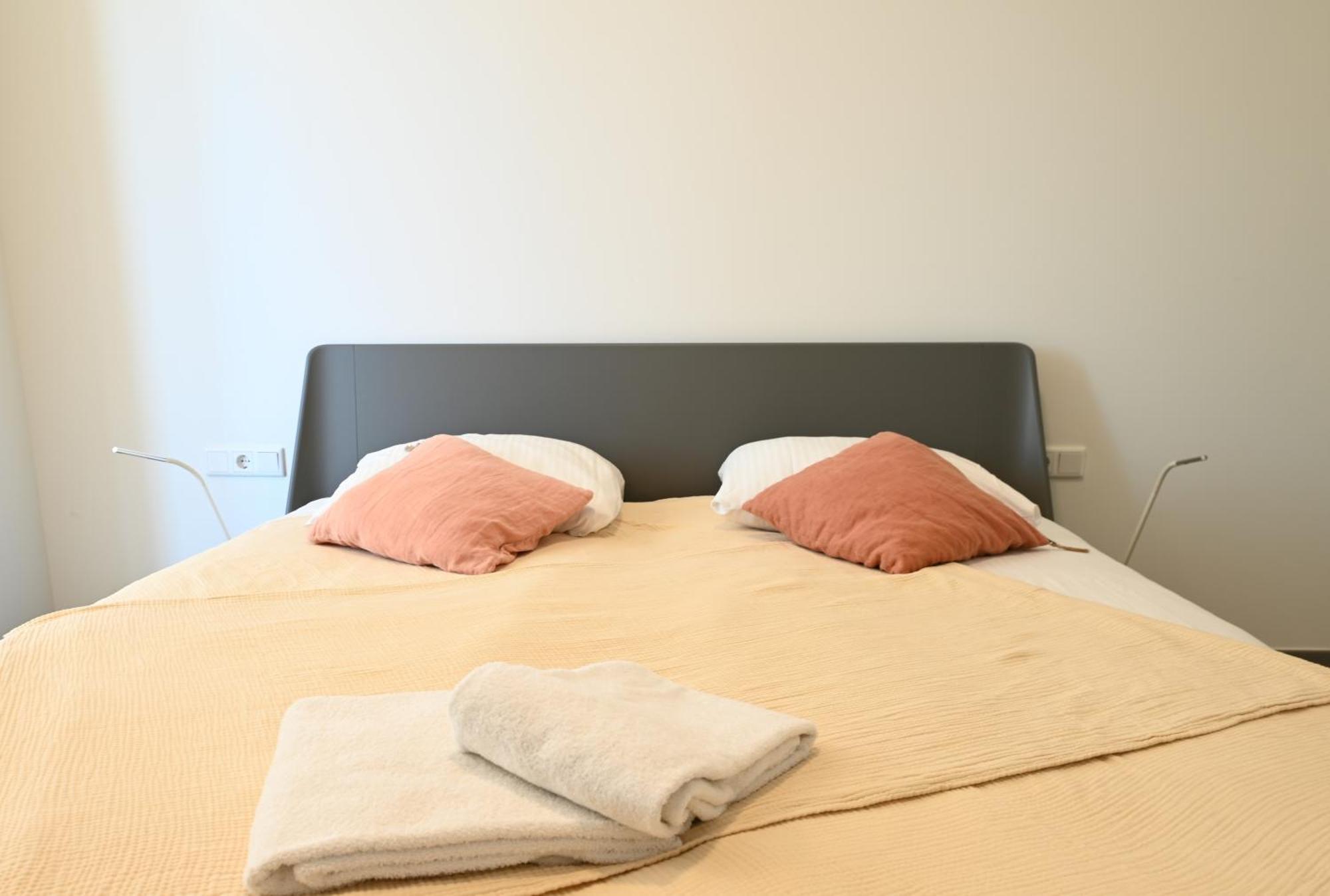 Appartement Bardot, Luxury With Swimming Pool And Sauna Near The In Badhuis